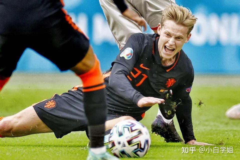 关于莱比锡红牛绝地反击葡萄牙，德容爆发神勇的信息