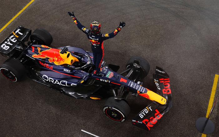 威廉姆斯碾压阿斯顿马丁，维斯塔潘点燃赛场