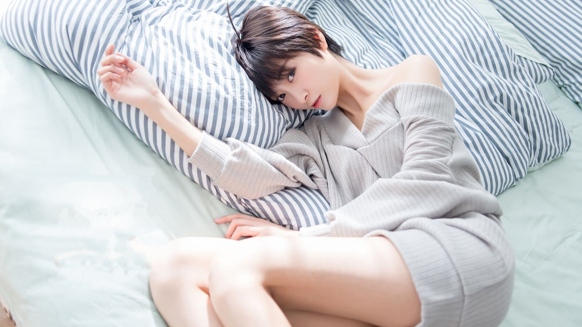 赛道统治新纪元，红牛一骑绝尘破云出，拉塞尔孤独领跑诠释绝对掌控