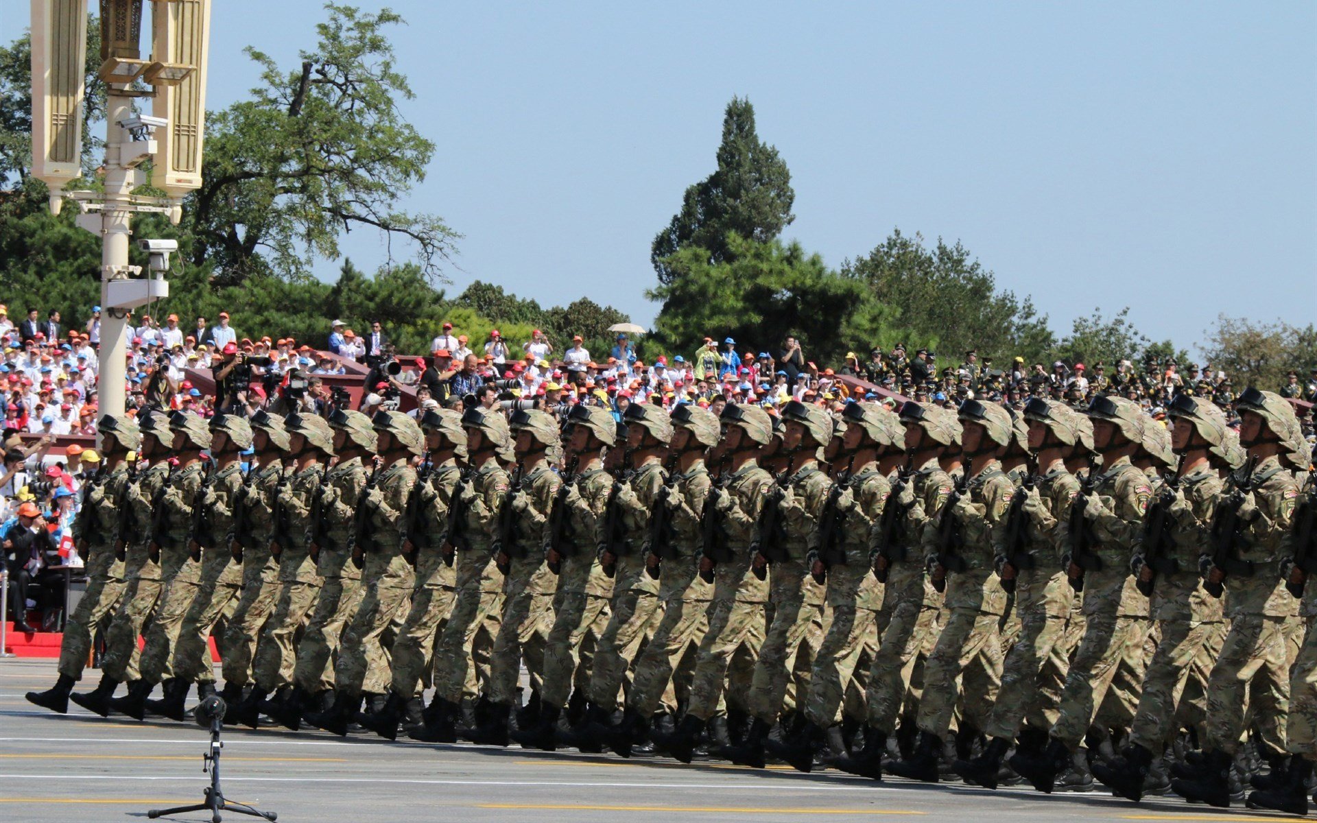 冰火双城记，新疆烈焰焚深防，绿衫军塔图姆隔空对飚