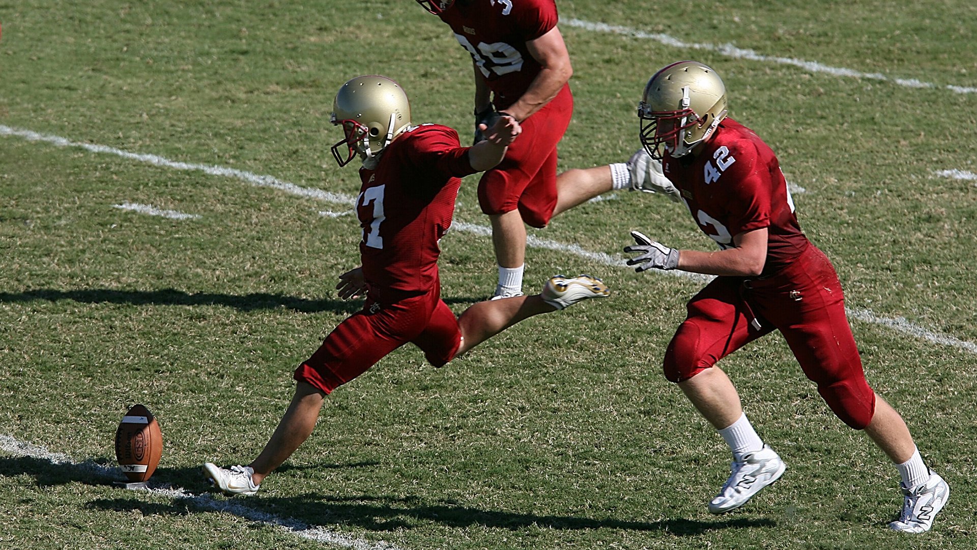 足坛今日纵横交错，李刚仁刷新纪录，巴拉圭强势晋级，贝蒂斯引关注